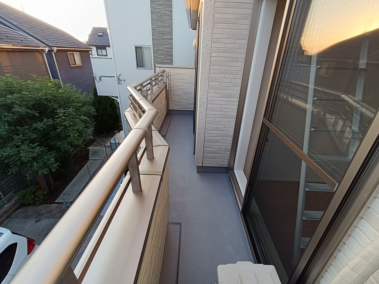 ２部屋から行き来できる南向きのワイドバルコニー