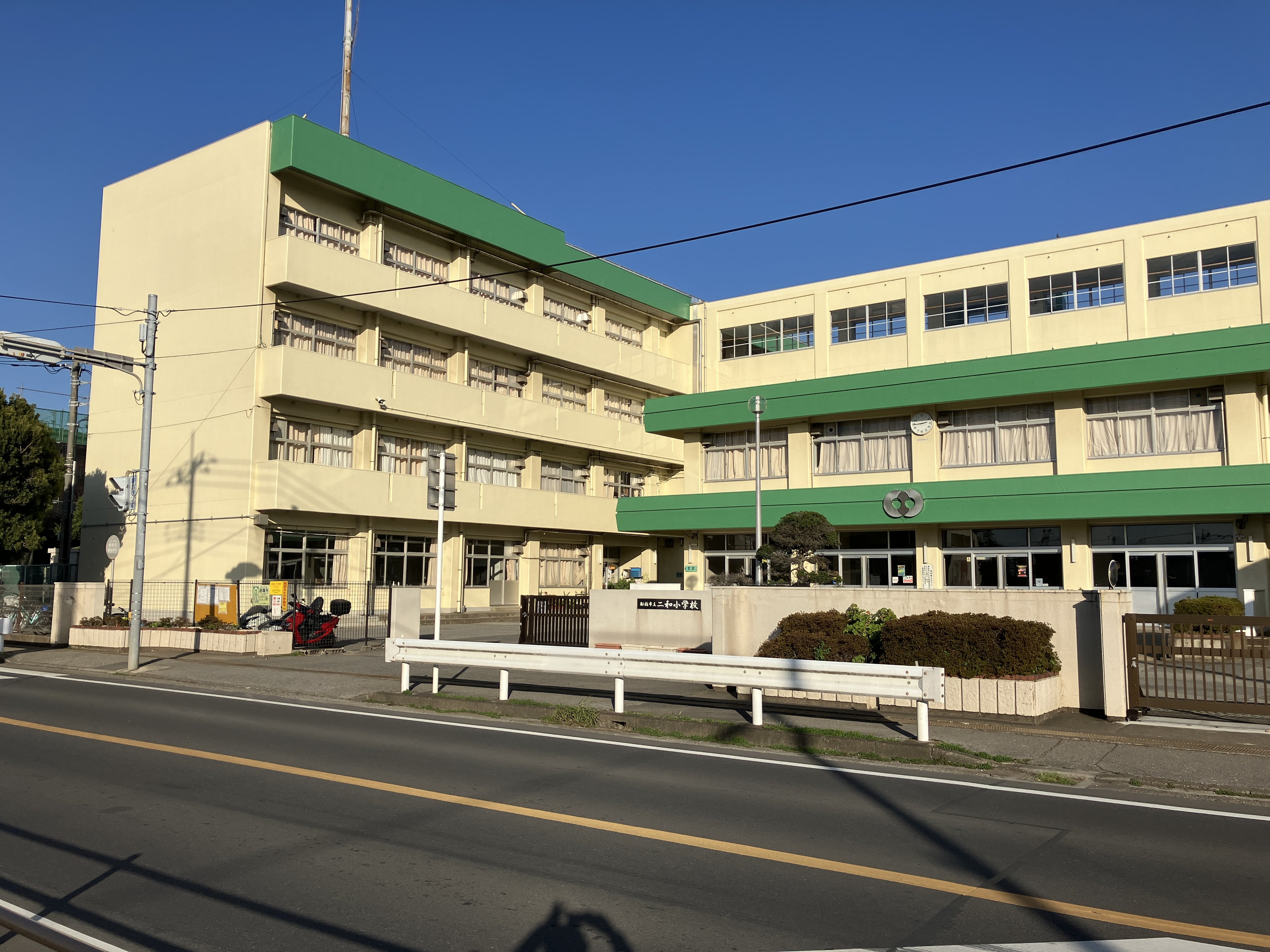 市立仁和小学校まで400ｍ