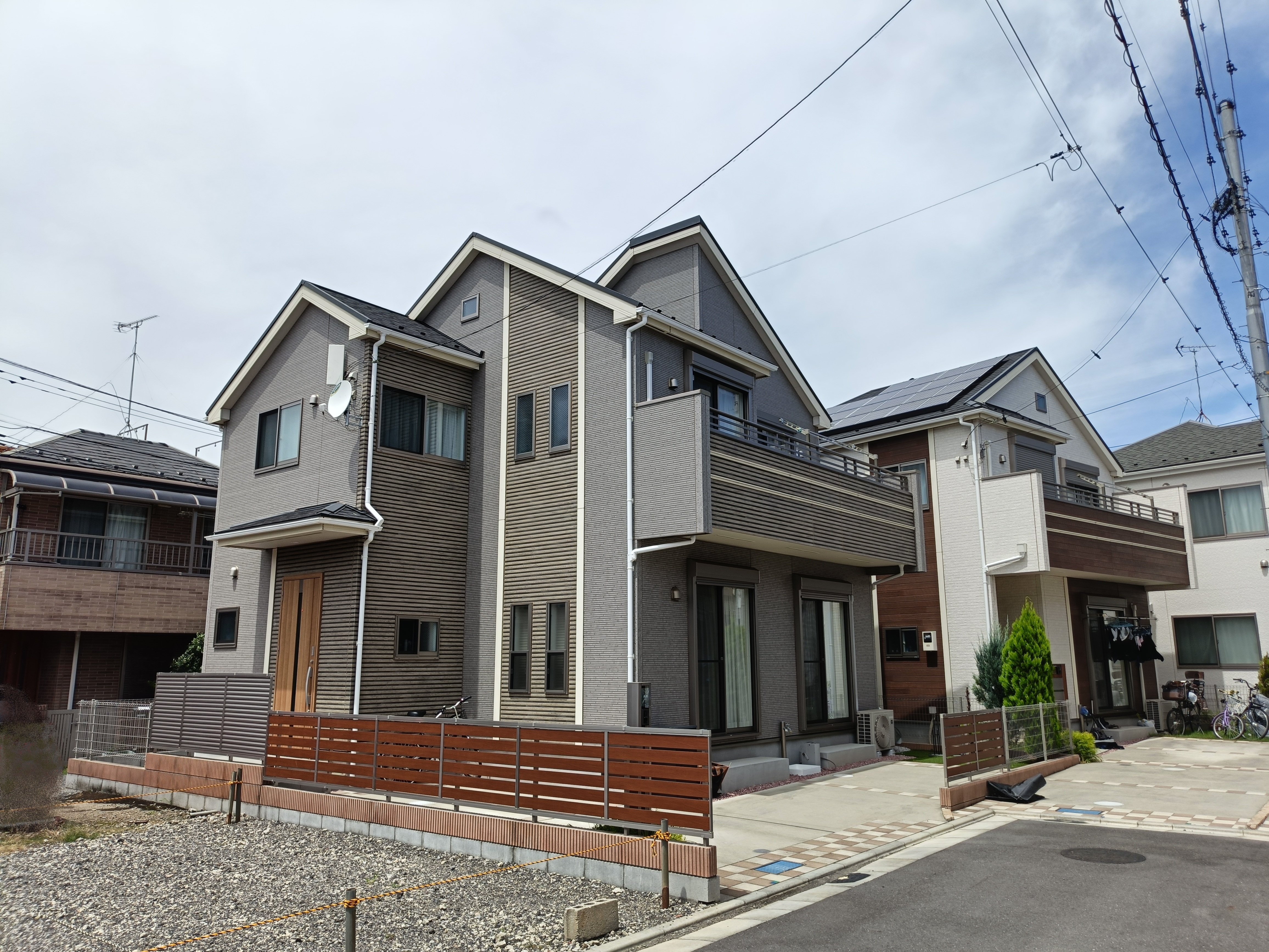 東南向きにつき日当たり良好です♪