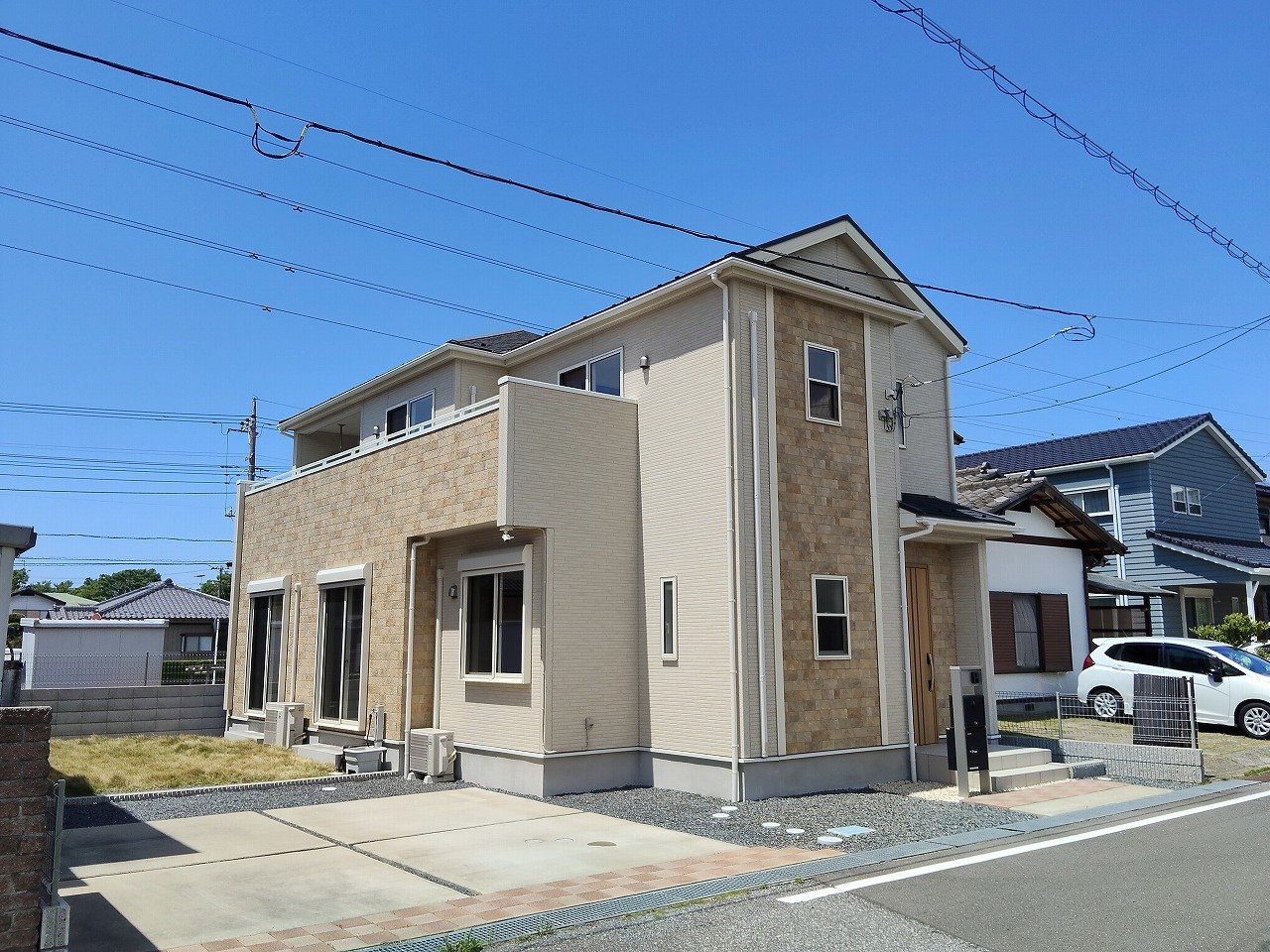 54坪の敷地に駐車スペース2台、お庭が魅力の築浅４LDKです♪ ♪現地（2026年5月）撮影