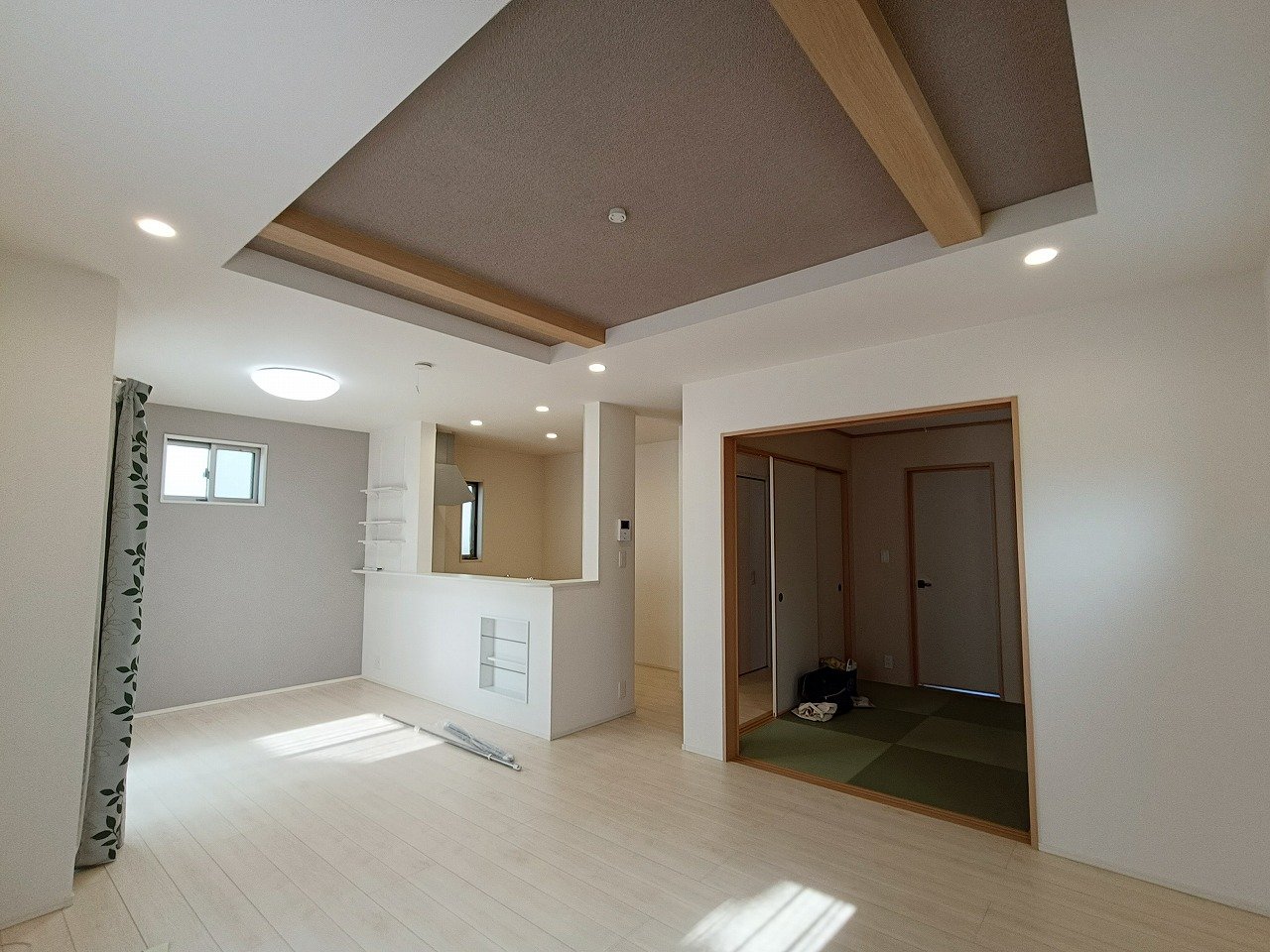 家族が自然と集まる広々リビング。和室は客間やキッズスペースにも◎