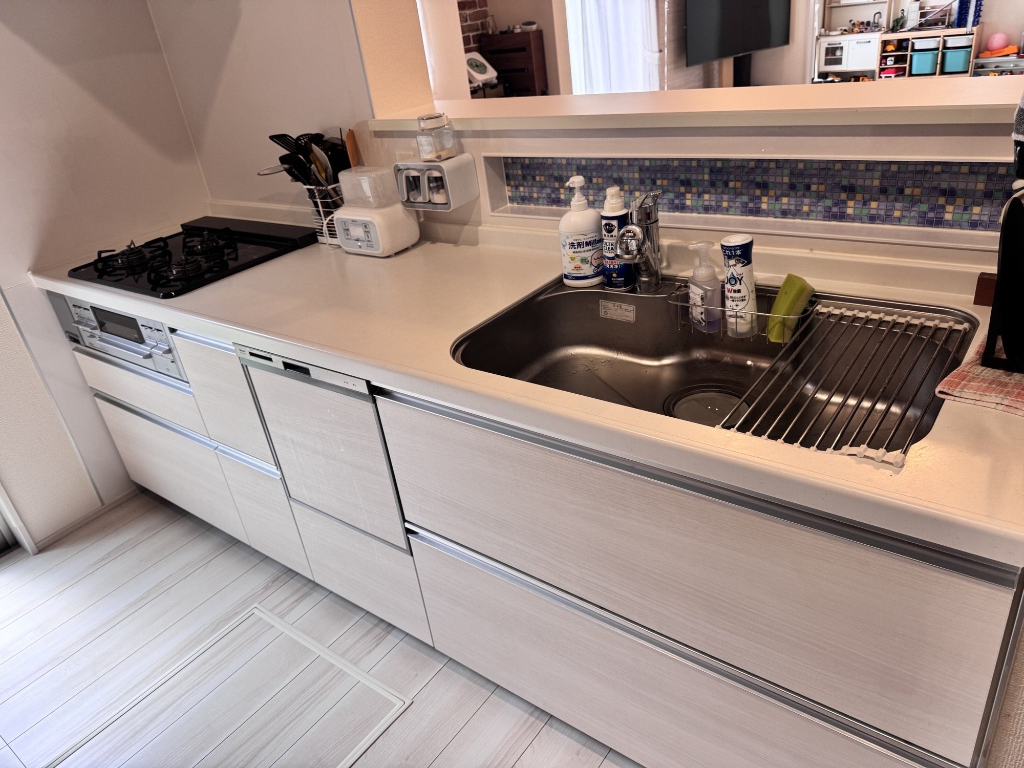 充実の収納☆食器洗い乾燥機付きで毎日のお皿洗いもラクラク♪