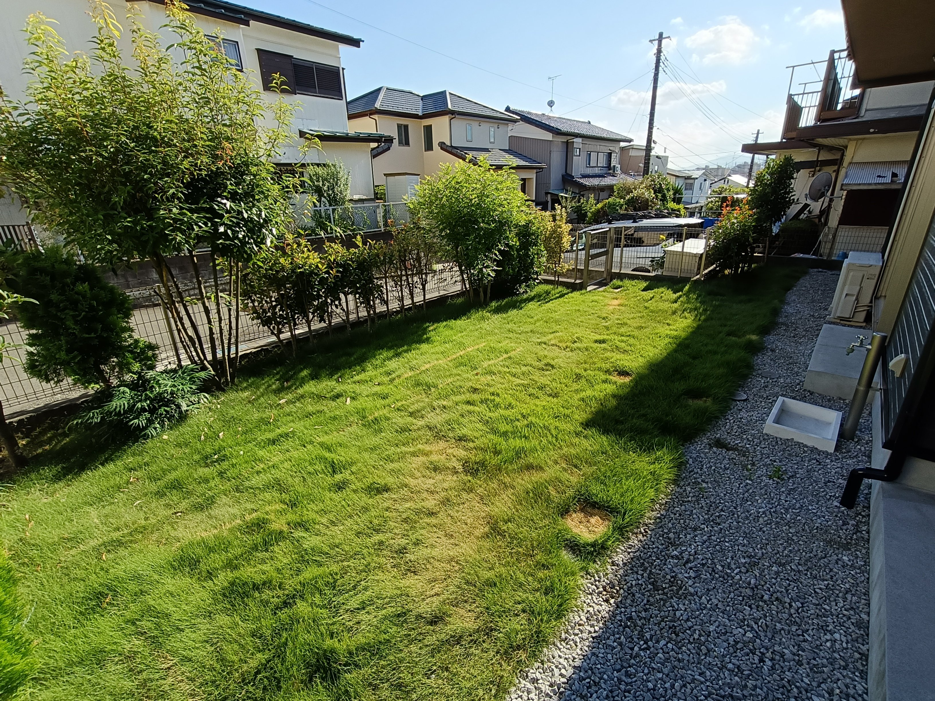 東南角地で日当たり良好♪ひろびろとしたお庭です♪