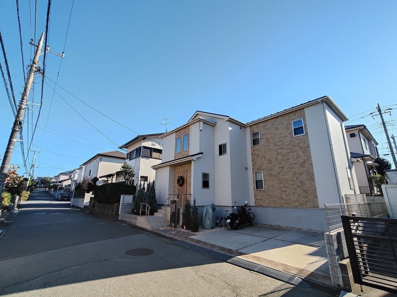 6ｍの広々道路で、車の出し入れもスムーズ