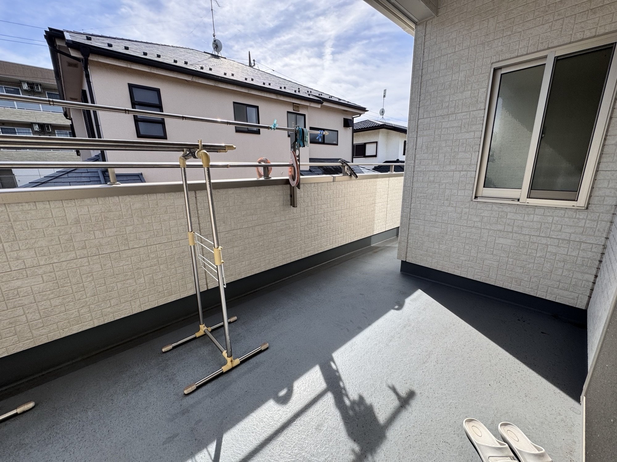 お洗濯物もたくさん干せてうれしい奥行のある広々バルコニー♪