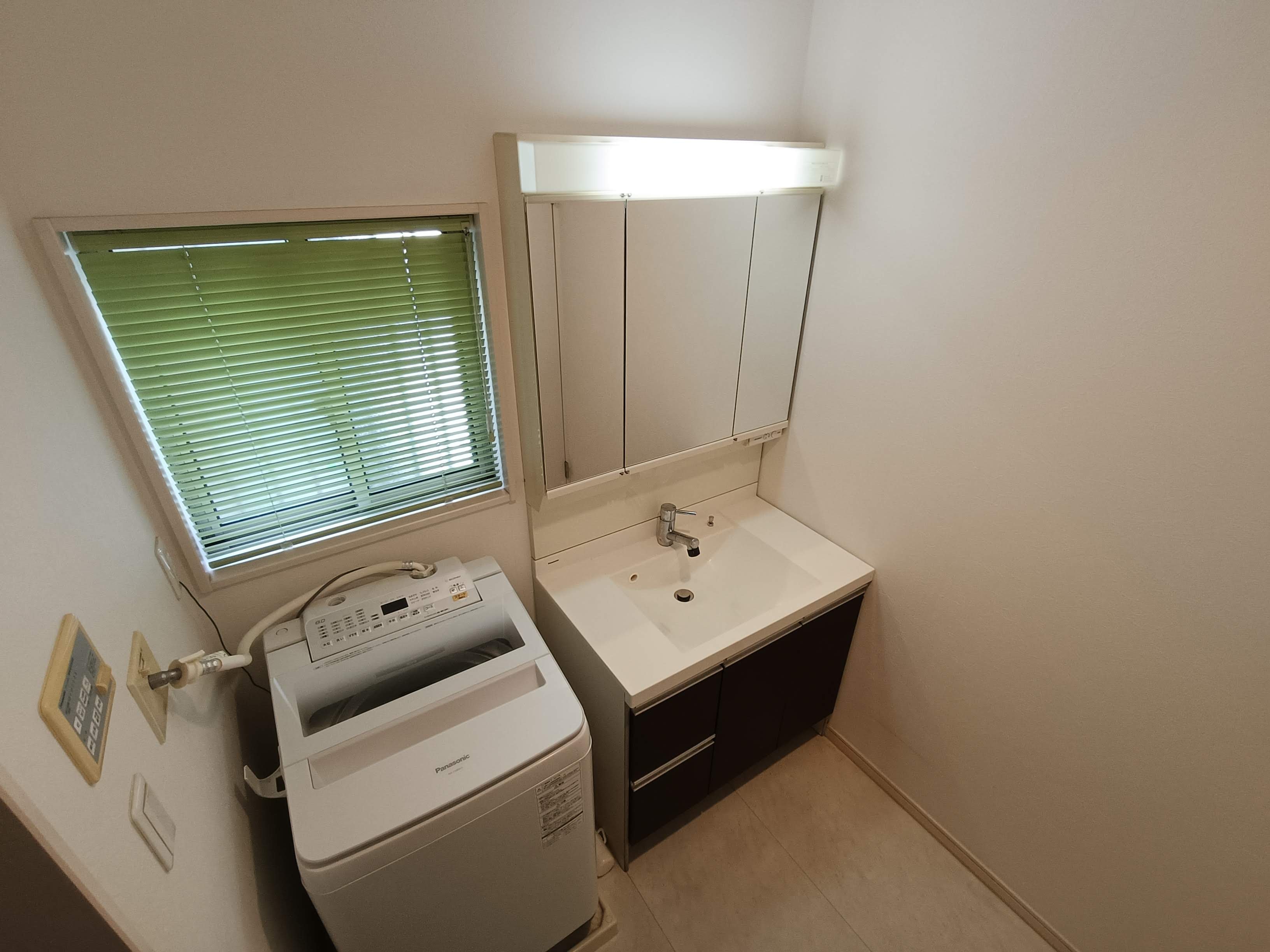 清潔感とゆとりを感じる洗面スペース♪