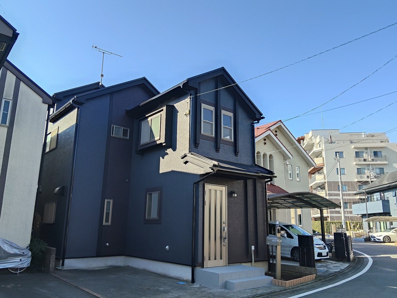 屋根・外壁の外装塗り替え工事完了済み。（2025年12月施工完了）