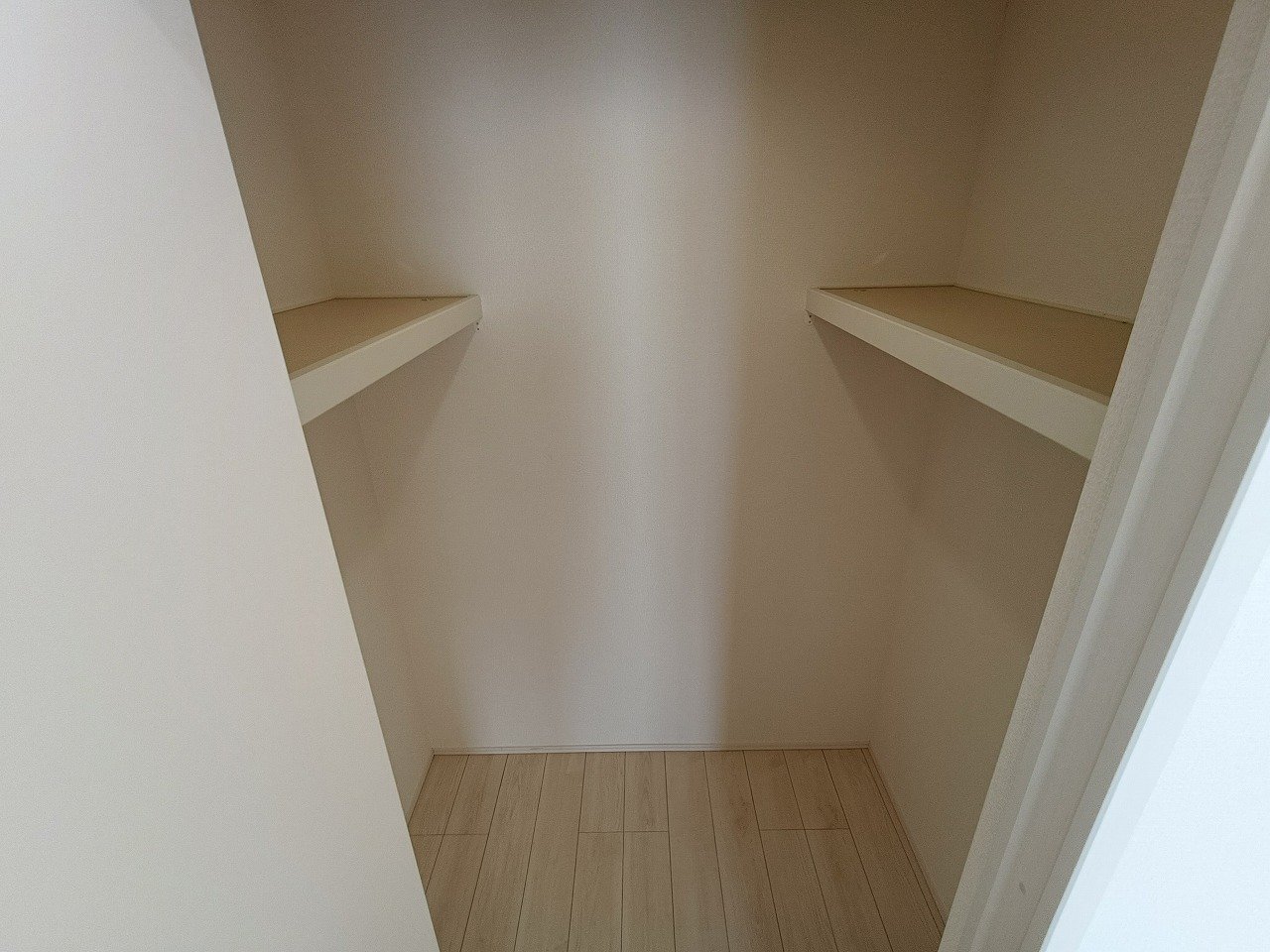 衣類も小物もたっぷり収納できるウォークインクローゼット。片付け上手な暮らしをサポートします。