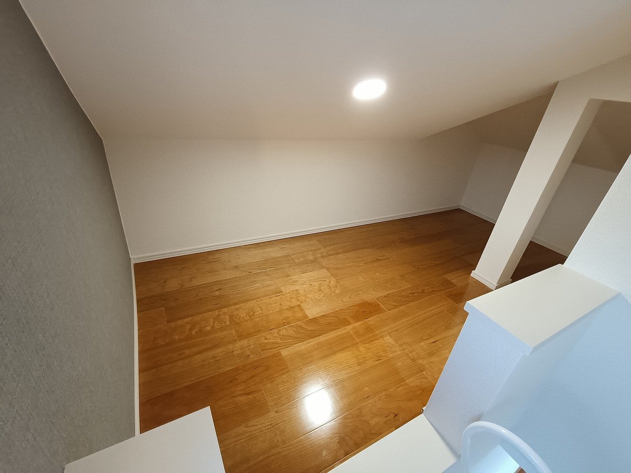 ひろびろ勾配天井ロフトスペース