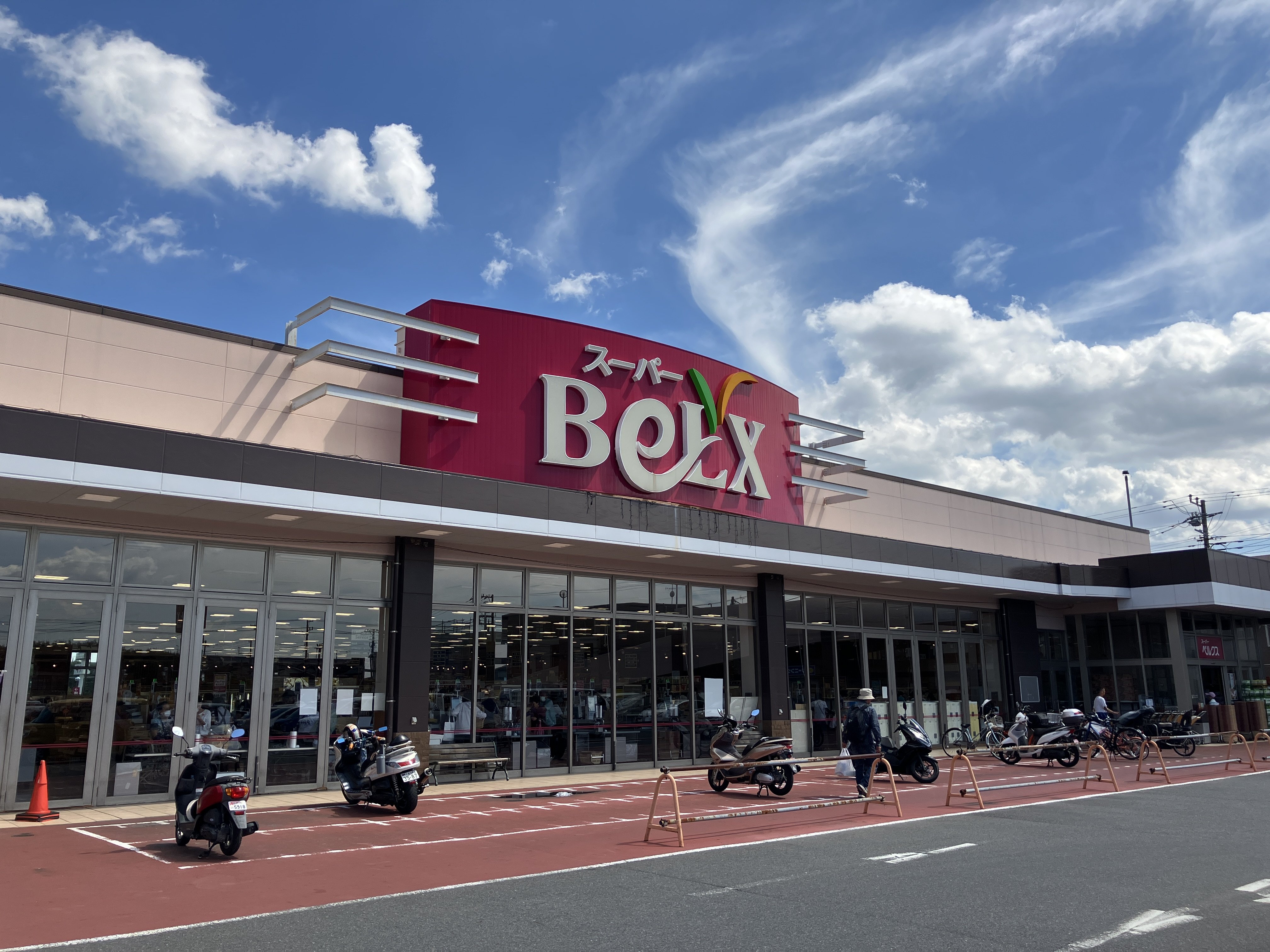 ベルクス松飛台店まで910ｍ