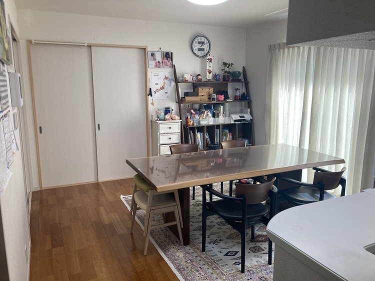 南向きの光をたっぷり感じる、心地よいリビングダイニング。