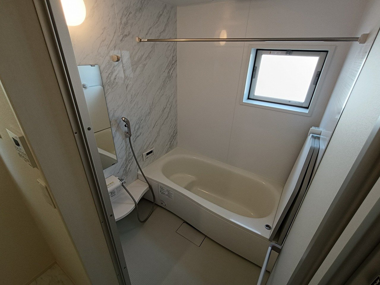 雨の日も安心の浴室換気乾燥機付き。カビ対策にも嬉しい、快適なバスルームです。