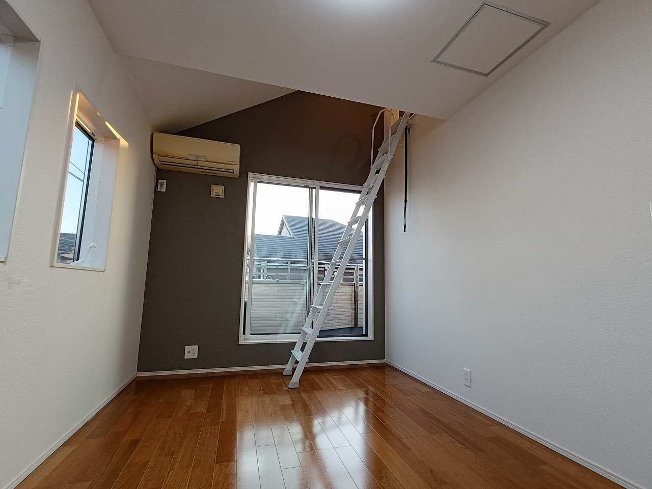 ☆ロフト付き6帖の洋室☆