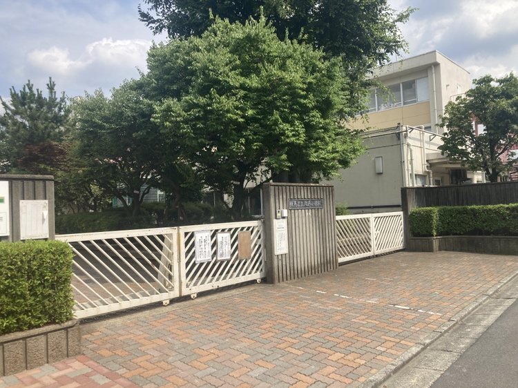 区立谷原中学校まで900ｍ